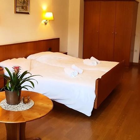 Bed and Breakfast Weisses Roessl Аппиано-Сулла-Страда-дель-Вино Экстерьер фото