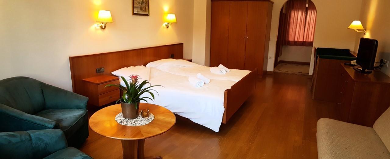 Bed and Breakfast Weisses Roessl Аппиано-Сулла-Страда-дель-Вино Экстерьер фото